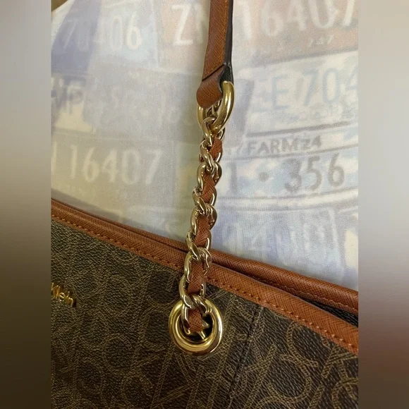 CALVIN KLEIN Shoulder Bag. - Picture 4 of 9